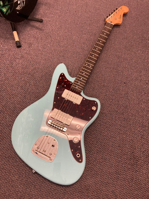 Vist Large View of Product Image Which is Used Squier CLASSIC VIBE 60S JAZZMASTER Offset Double Cutaway Electric Guitar Blue 6-String