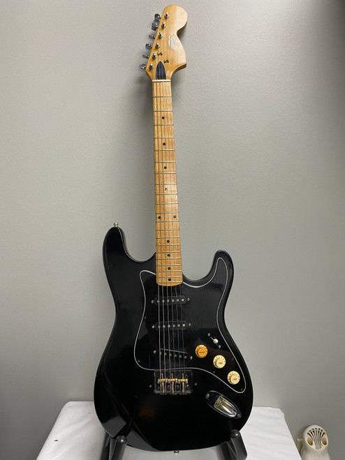 Vist Large View of Product Image Which is Used Hondo II STRAT Vintage S Type Electric Guitar Black 6-String