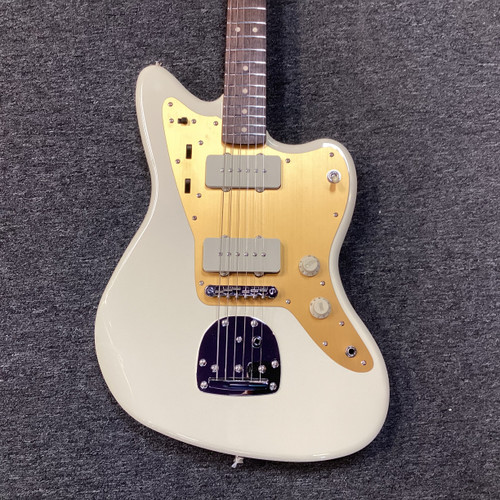 Vist Large View of Product Image Which is Used Squier J MASCIS JAZZMASTER Offset Double Cutaway Electric Guitar White 6-String