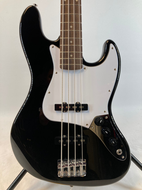Vist Large View of Product Image Which is Used Squier Affinity Jazz Bass