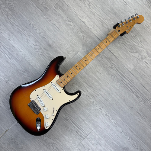Vist Large View of Product Image Which is Used Fender STRATOCASTER MIM 2001 SUNBURST S Type Electric Guitar Sunburst 6-String