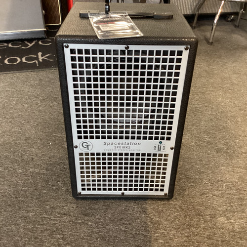 Vist Large View of Product Image Which is Used GROOVE TUBES SPACESTATION SFX MKII Keyboard Amplifier