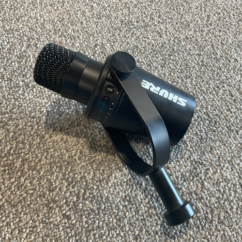 Vist Large View of Product Image Which is Used SHURE MV7 PODCAST MICROPHONE