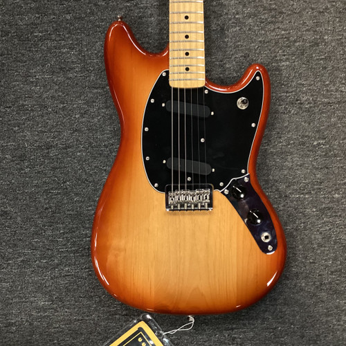 Vist Large View of Product Image Which is Used Fender MUSTANG PLAYER SERIES Offset Double Cutaway Electric Guitar Honey Burst 6-String