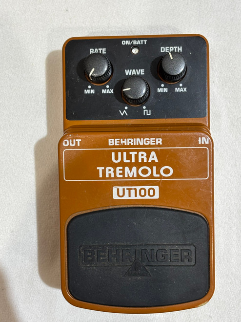 Vist Large View of Product Image Which is Used Behringer UT100 Pedal Board