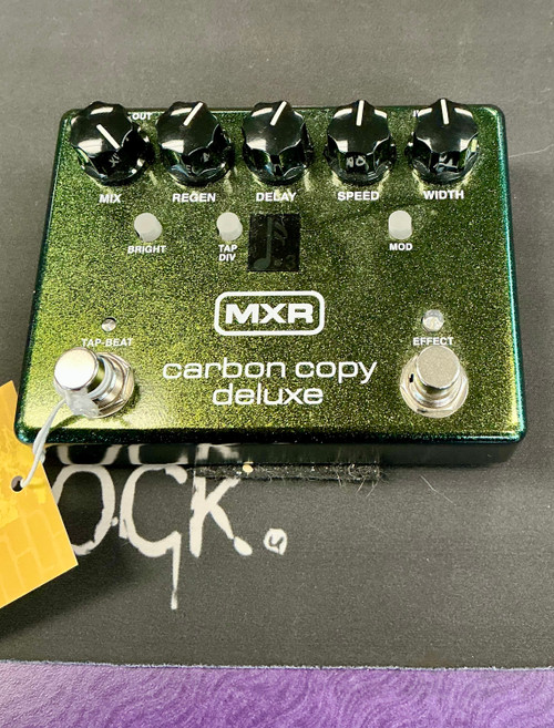 Vist Large View of Product Image Which is Used MXR CARBON COPY DELUXE Guitar Effects Pedal