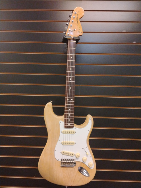 Vist Large View of Product Image Which is Used Fender CLASSIC SERIES 70S STRATOCASTER Electric Guitar Natural 6-String