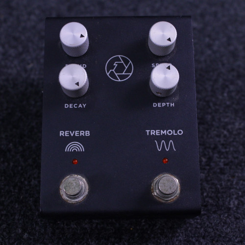 Vist Large View of Product Image Which is Used MILKMAN F-STOP Tremolo Pedal
