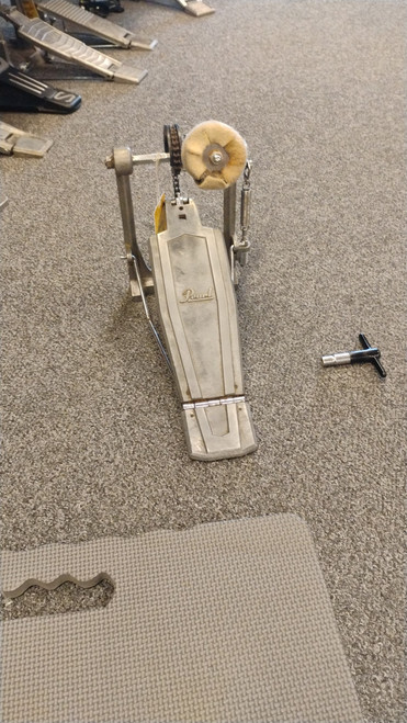 Vist Large View of Product Image Which is Used Pearl CHAIN DRIVE KICK PEDAL Drum Hardware
