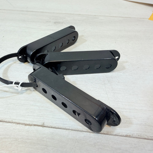 Vist Large View of Product Image Which is Used PICKUP COVER SET Guitar Accessory