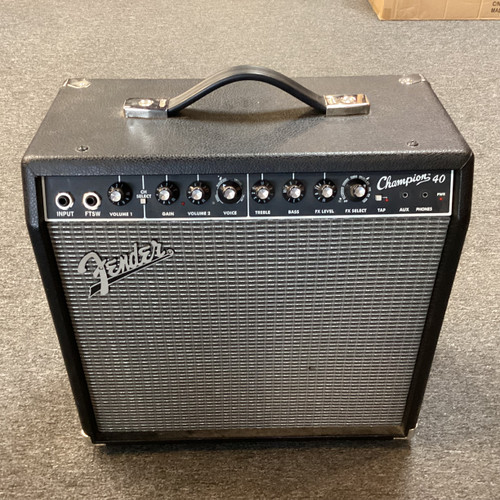 Vist Large View of Product Image Which is Used Fender CHAMPION 40 Guitar Case