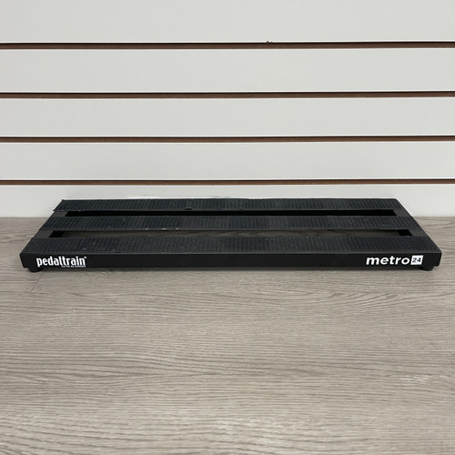 Vist Large View of Product Image Which is Used Pedaltrain METRO 24 Pedal Board