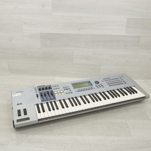 Vist Large View of Product Image Which is Used Yamaha Motif ES6 61-key Synthesizer