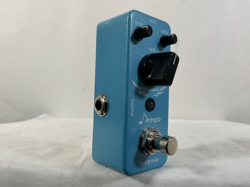 Vist Large View of Product Image Which is Used Donner TUTTI LOVE Distortion Pedal