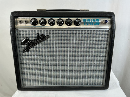 Vist Large View of Product Image Which is Used Fender VIBRO CHAMP REVERB 1 x 10 Tube Combo Amplifier 1 x 10