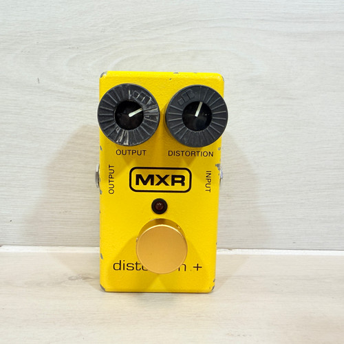 Vist Large View of Product Image Which is Used MXR DISTORTION PLUS Guitar Effect