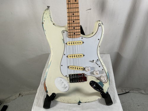 Vist Large View of Product Image Which is Used Squier STRATOCASTER W/FENDER NOISELESS S Type Electric Guitar White 6-String
