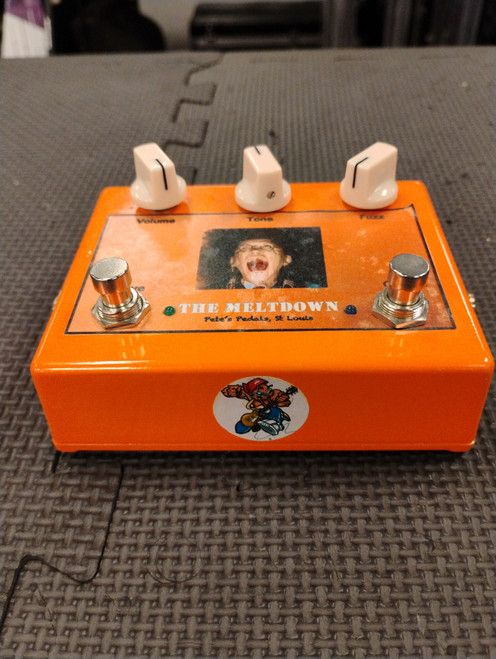 Vist Large View of Product Image Which is This is a Foxx Tone Machine clone. The first switch turns on/off the effect, the 2nd switch turns an octave on and off