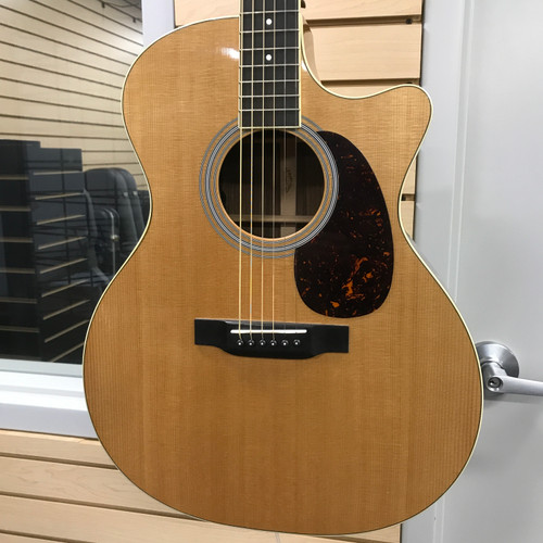 Vist Large View of Product Image Which is Used Martin 000MMV Solid Top Acoustic Guitar Natural