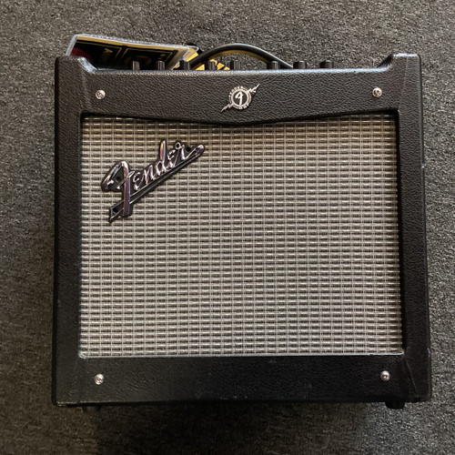 Vist Large View of Product Image Which is Used Fender MUSTANG I V2 1 x 10 Solid State Amplifier 1 x 10