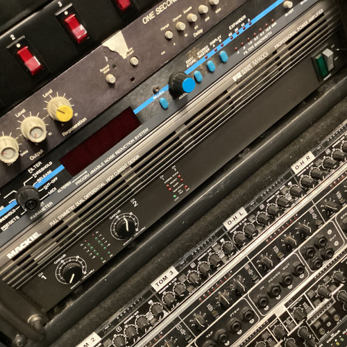 Vist Large View of Product Image Which is Used Mackie M-1400I Power Amplifier