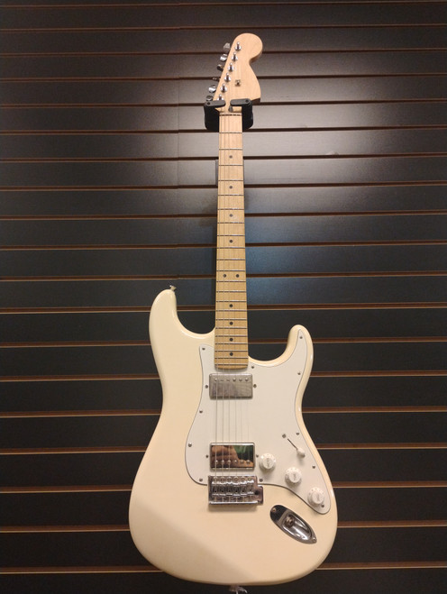 Vist Large View of Product Image Which is Used NO BRAND (Brandless Product) MIM STRAT BODY MIGHTY MITE NECK Electric Guitar White 6-String