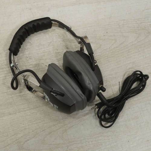 Vist Large View of Product Image Which is Used Metrophone Studio-kans Studio Headphones