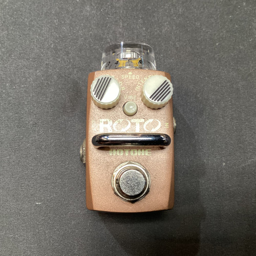 Vist Large View of Product Image Which is Used Hotone ROTO Vibrato Pedal