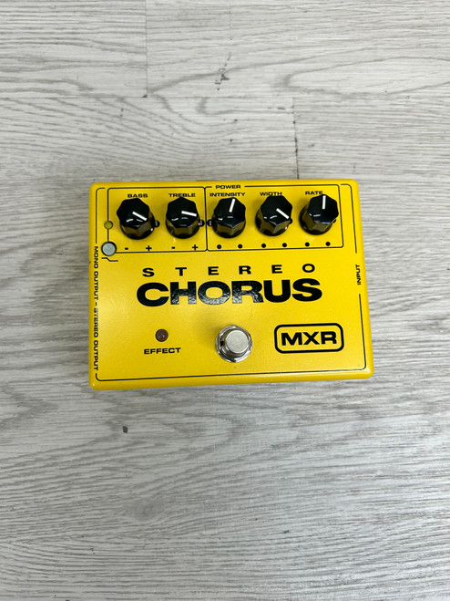 Vist Large View of Product Image Which is Used MXR STEREO CHORUS Chorus Pedal