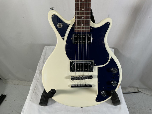 Vist Large View of Product Image Which is Used First Act VW GARAGE MASTER Electric Guitar White 6-String