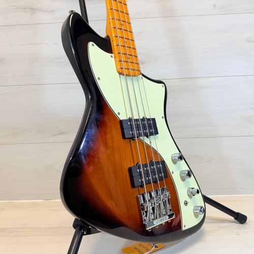 Vist Large View of Product Image Which is Used Fender METEORA BASS Bass Guitar Sunburst 4-String