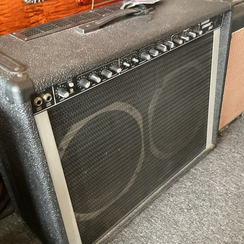 Vist Large View of Product Image Which is Used Peavey STEREO CHORUS 2X12 2 x 12 Solid State Amplifier 2 x 12