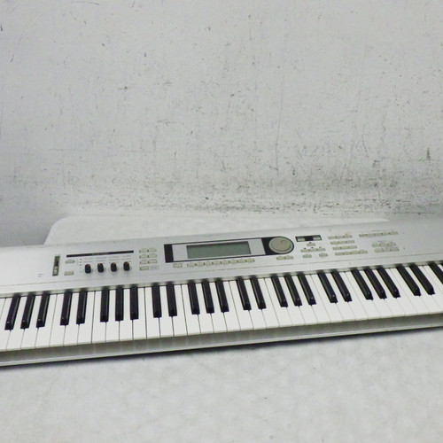 Vist Large View of Product Image Which is Used Korg Triton Le 76-Key Keyboard 76-key