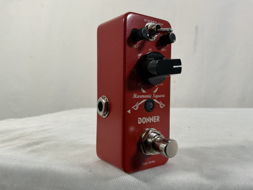 Vist Large View of Product Image Which is Used Donner HARMONIC SQUARE PITCH SHIFTER Pitch Pedal