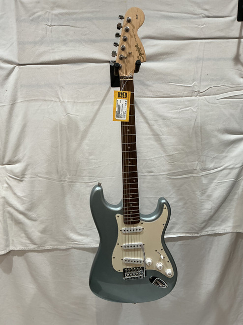 Vist Large View of Product Image Which is Used Squier AFFINITY STRATOCASTER S Type Electric Guitar Silver/Gray 6-String