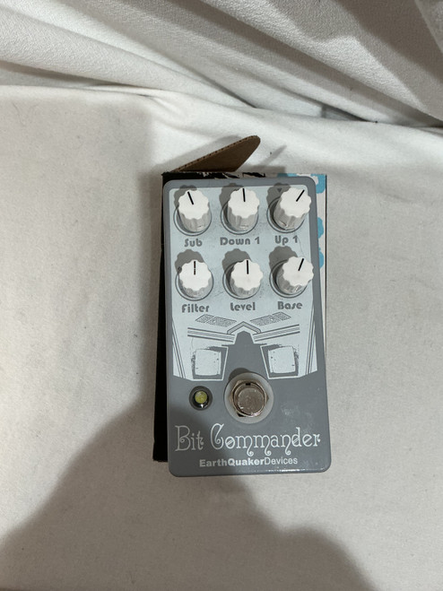 Vist Large View of Product Image Which is Used Earthquaker Devices BIT COMMANDER PEDAL Parametric EQ Pedal
