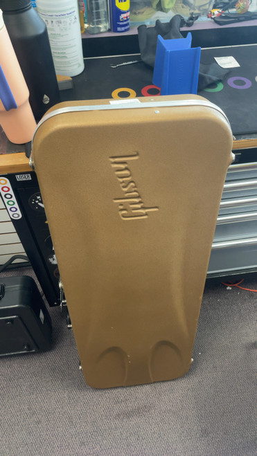 Vist Large View of Product Image Which is Used Gibson 100TH AV GOLD CASE Guitar Case