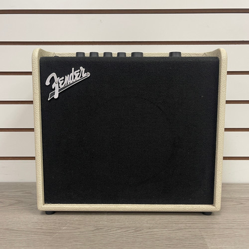 Vist Large View of Product Image Which is Used - Fender MUSTANG LT25 Solid State Guitar Combo