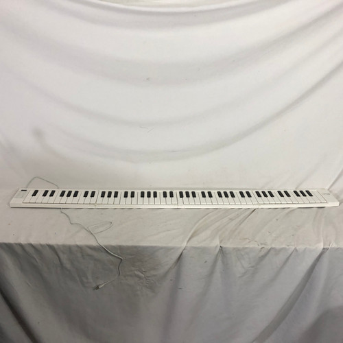 Vist Large View of Product Image Which is Used BLACKSTAR CARRY-ON 88 88-Key Controller 88-key