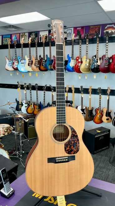 Vist Large View of Product Image Which is Used Larrivee L-03 Solid Top Acoustic Guitar Natural