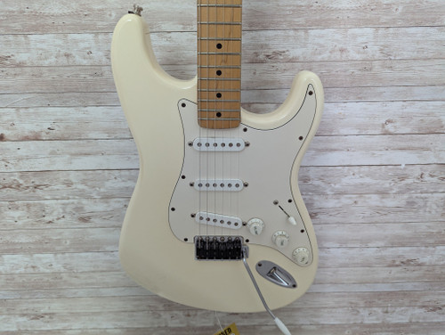 Vist Large View of Product Image Which is Used Fender 1997 DELUXE ROADHOUSE SERIES STRAT Electric Guitar 