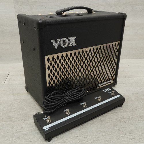 Vist Large View of Product Image Which is Used Vox VT15 1 X 8 Solid State Amplifier
