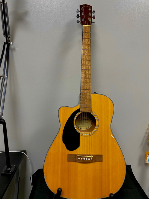 Vist Large View of Product Image Which is Used Fender CC-60SCE CONCERT ACOUSTIC Solid Top Acoustic Guitar Natural