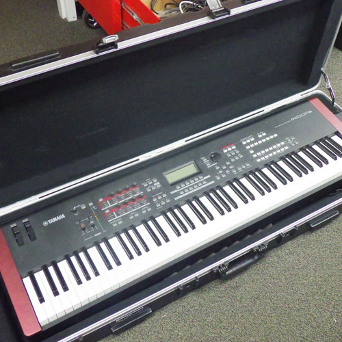 Vist Large View of Product Image Which is Used Yamaha MOXF8 W/ HARDCASE 88-Key Keyboard 88-key