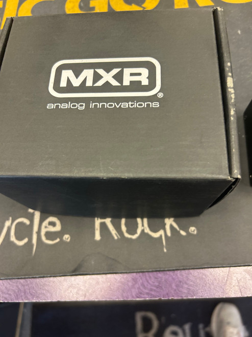Vist Large View of Product Image Which is Used MXR DC BRICK Floorboard Effect