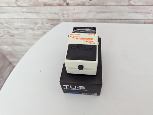 Vist Large View of Product Image Which is Used Boss TU-3 PEDAL TUNER Pedal