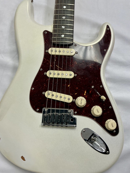 Vist Large View of Product Image Which is Used Fender AMERICAN PROFESSIONAL STRAT S Type Electric Guitar White 6-String
