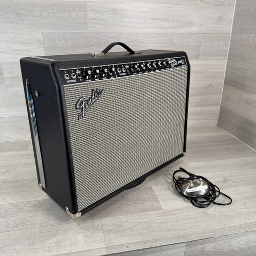 Vist Large View of Product Image Which is Used Fender '65 Twin Reverb - 2 x 12-inch 85-watt Tube Guitar Combo Amplifier