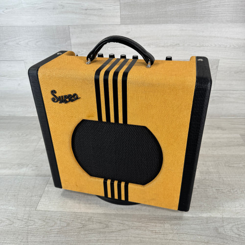 Vist Large View of Product Image Which is Used Supro 1822R Delta King 12 - 1 x 12-inch 15-watt Tube Guitar Combo Amplifier - Tweed and Black