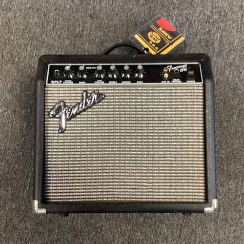 Vist Large View of Product Image Which is Used Fender FRONTMAN 15G 1 x 8 Solid State Amplifier 1 x 8